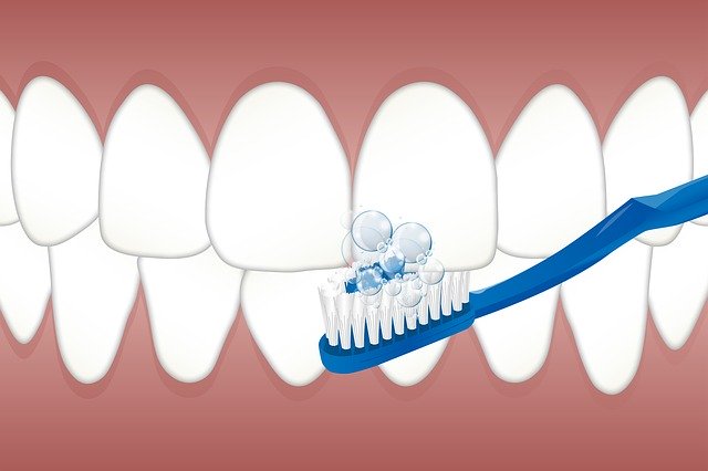 איך לשמור על שיניים לבנות